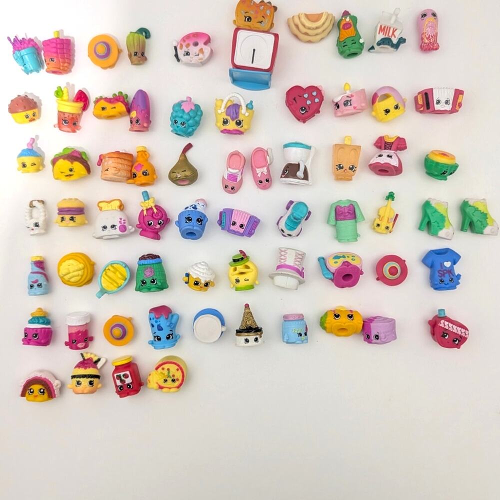 Skopkins Lof of 64 Random Figures Mixed Seasons